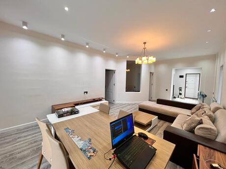 Elan №5557104 - Bakı, 8 Noyabr m., 3 otaqlı, 110 m², 22/27 mərtəbə