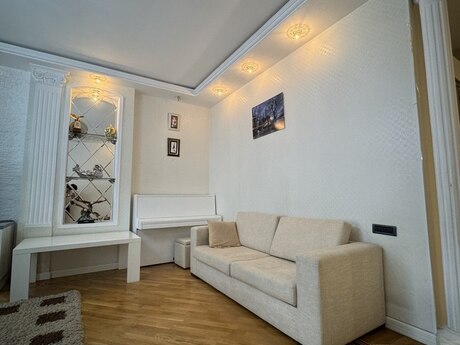 Elan №5557751 - Bakı, 28 May m., 3 otaqlı, 140 m², 4/18 mərtəbə