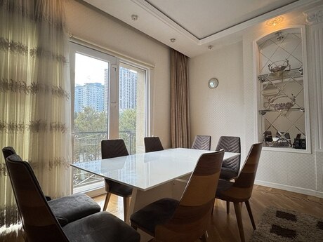 3 otaqlı yeni tikili - 28 May m. - 140 m²