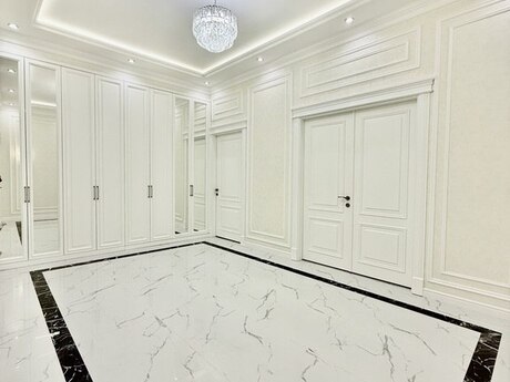 3-комн. новостройка - м. 8 ноября - 170 м²