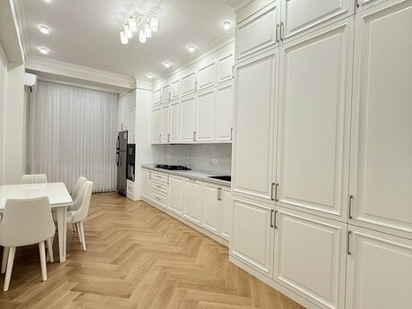 3-комн. новостройка - м. 8 ноября - 170 м²