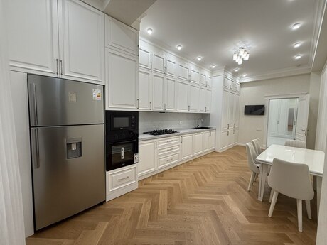 3-комн. новостройка - м. 8 ноября - 170 м²