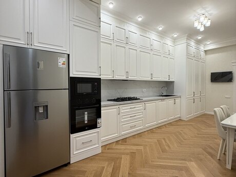 3-комн. новостройка - м. 8 ноября - 170 м²