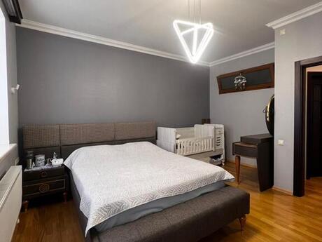 4 otaqlı yeni tikili - 8 Noyabr m. - 139 m²
