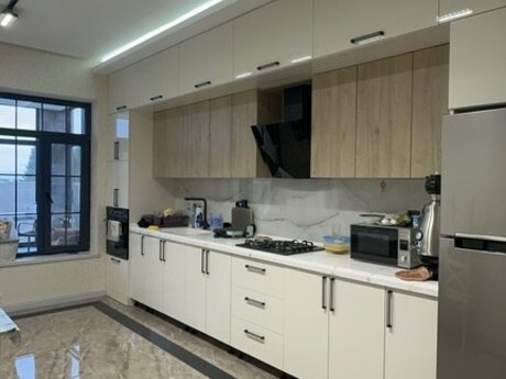 7 otaqlı həyət evi/bağ evi - Novxanı q. - 340 m²