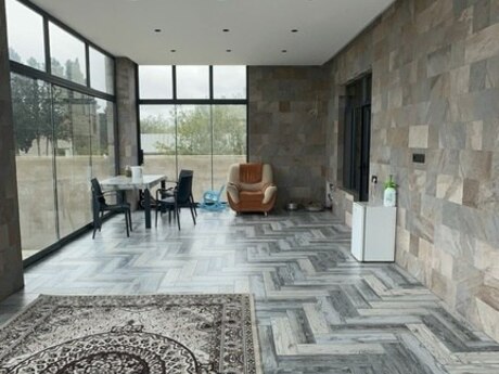 7 otaqlı həyət evi/bağ evi - Novxanı q. - 340 m²