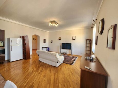 4 otaqlı mənzil, 200 m², Nəsimi: 450 000 ₼ 2