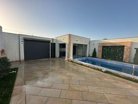 4 otaqlı həyət evi/bağ evi - Şüvəlan q. - 150 m²