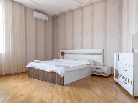 3-комн. новостройка - м. Ичеришехер - 135 м²