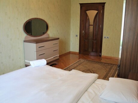 3-комн. новостройка - м. Низами - 145 м²