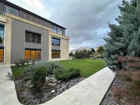 8 otaqlı həyət evi/bağ evi - Səbail r. - 700 m²