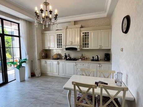 3 otaqlı həyət evi/bağ evi - Mərdəkan q. - 250 m²