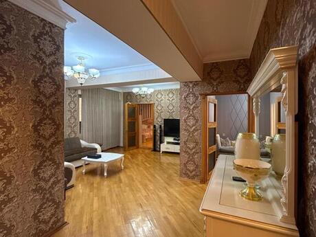 4 otaqlı köhnə tikili - Bayıl q. - 123 m²