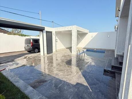 4 otaqlı həyət evi/bağ evi - Şüvəlan q. - 130 m²
