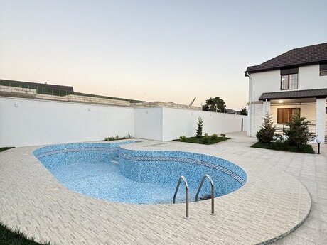 6 otaqlı həyət evi/bağ evi - Mərdəkan q. - 300 m²