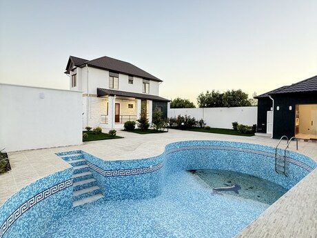 6 otaqlı həyət evi/bağ evi - Mərdəkan q. - 300 m²
