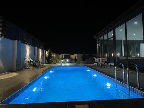 4 otaqlı həyət evi/bağ evi - Buzovna q. - 350 m²
