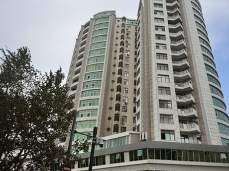 Elan №5571252 - Bakı, Sahil m., 4 otaqlı, 230 m², 13/18 mərtəbə