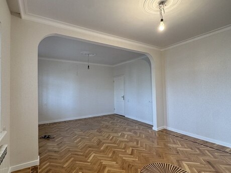 4 otaqlı köhnə tikili - Xalqlar Dostluğu m. - 110 m²