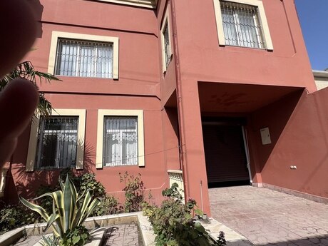 8 otaqlı həyət evi/bağ evi - Qara Qarayev m. - 450 m²