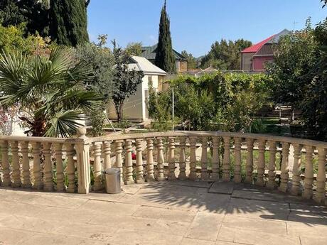 9 otaqlı həyət evi/bağ evi - Həzi Aslanov q. - 290 m²