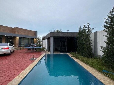 4 otaqlı həyət evi/bağ evi - Şüvəlan q. - 240 m²