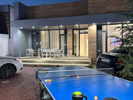 4 otaqlı həyət evi/bağ evi - Şüvəlan q. - 240 m²