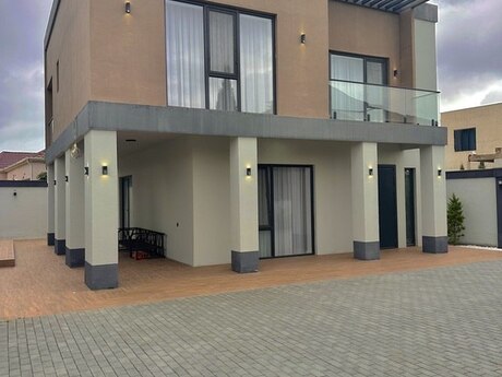 4 otaqlı həyət evi/bağ evi - Mərdəkan q. - 250 m²