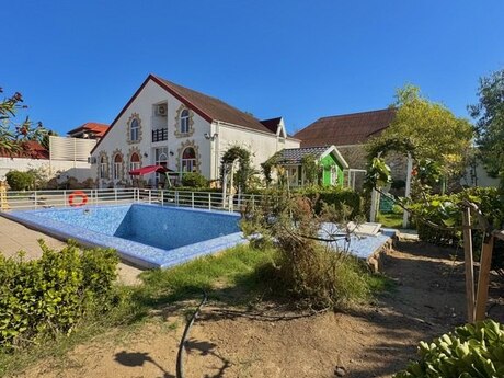 6 otaqlı həyət evi/bağ evi - Şüvəlan q. - 300 m²