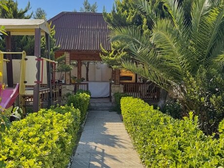 6 otaqlı həyət evi/bağ evi - Şüvəlan q. - 300 m²