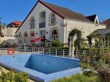 6 otaqlı həyət evi/bağ evi - Şüvəlan q. - 300 m²