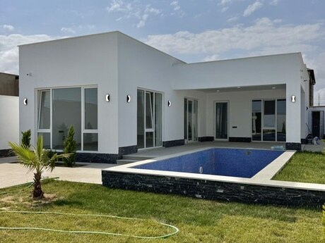 4 otaqlı həyət evi/bağ evi - Şüvəlan q. - 150 m²