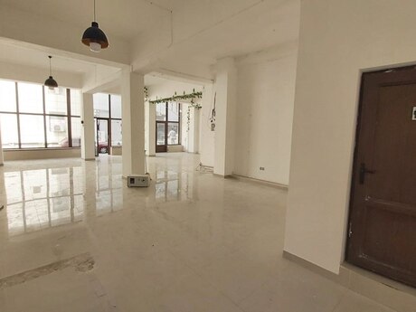 Obyekt - Neftçilər m. - 120 m²