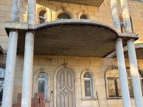 6 otaqlı həyət evi/bağ evi - Qaraçuxur q. - 425 m²