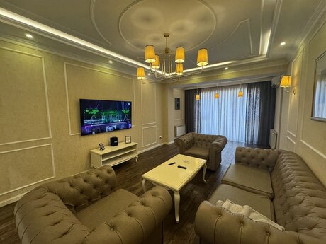 Elan №5580707 - Bakı, Şah İsmayıl Xətai m., 2 otaqlı, 120 m², 16/18 mərtəbə