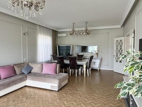 6 otaqlı həyət evi/bağ evi - Mərdəkan q. - 240 m²