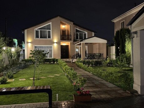 6 otaqlı həyət evi/bağ evi - Mərdəkan q. - 240 m²