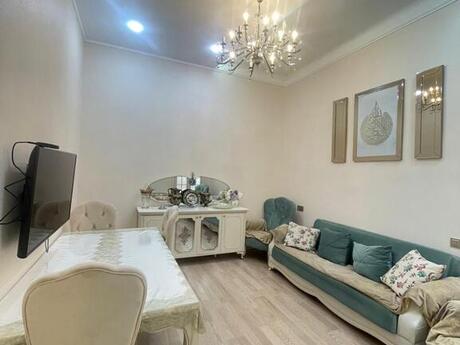 4 otaqlı köhnə tikili - Nizami m. - 90 m²