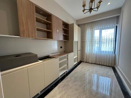 3 otaqlı yeni tikili - Ağ şəhər q. - 130 m²