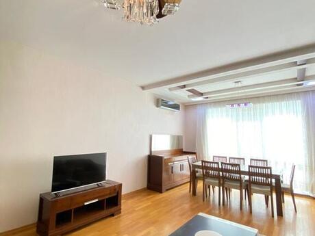 Kirayə 4 otaqlı mənzil, 229 m², Gənclik: 1 500 ₼/ay 3