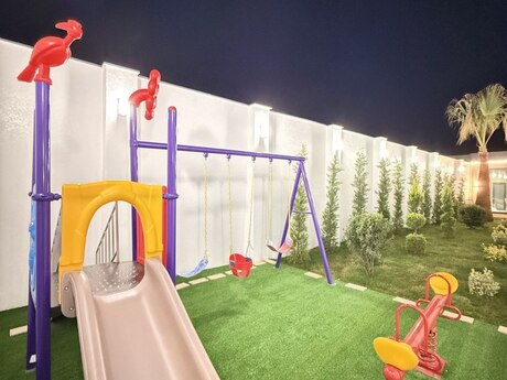 4 otaqlı həyət evi/bağ evi - Mərdəkan q. - 180 m²