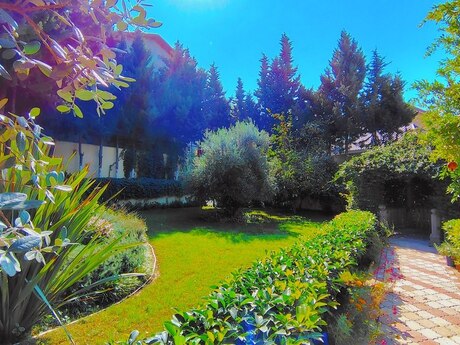 6 otaqlı həyət evi/bağ evi - 20 Yanvar m. - 360 m²