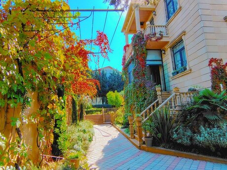 6 otaqlı həyət evi/bağ evi - 20 Yanvar m. - 360 m²