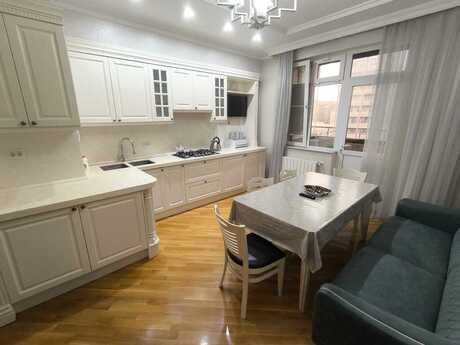 4 otaqlı yeni tikili - Nəsimi r. - 176 m²