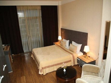 Obyekt - 28 May m. - 1200 m²