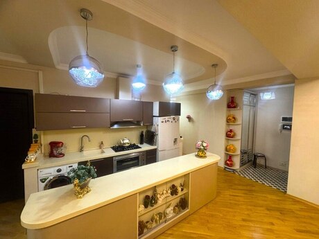 4 otaqlı yeni tikili - Azadlıq Prospekti m. - 200 m²