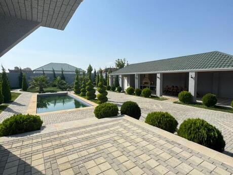 4 otaqlı həyət evi/bağ evi - Şüvəlan q. - 330 m²