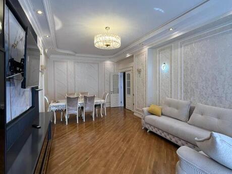 Elan №5588129 - Bakı, 28 May m., 3 otaqlı, 140 m², 5/17 mərtəbə