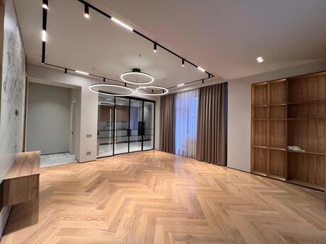 4-комн. новостройка - м. 28 мая - 150 м²