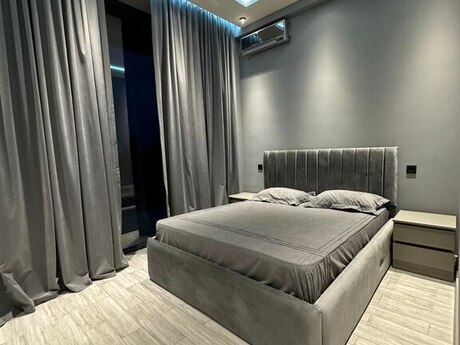 4 otaqlı həyət evi/bağ evi - Novxanı q. - 250 m²